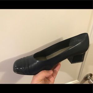 *new*Auditions leather medium low heels.